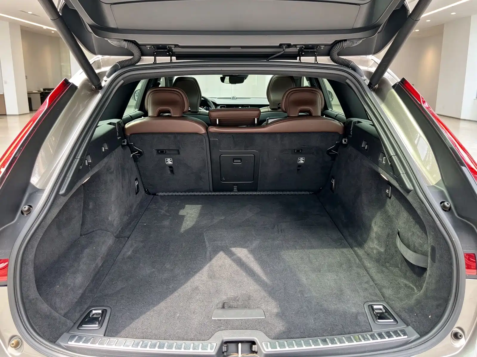 Photo 26 - Volvo V90