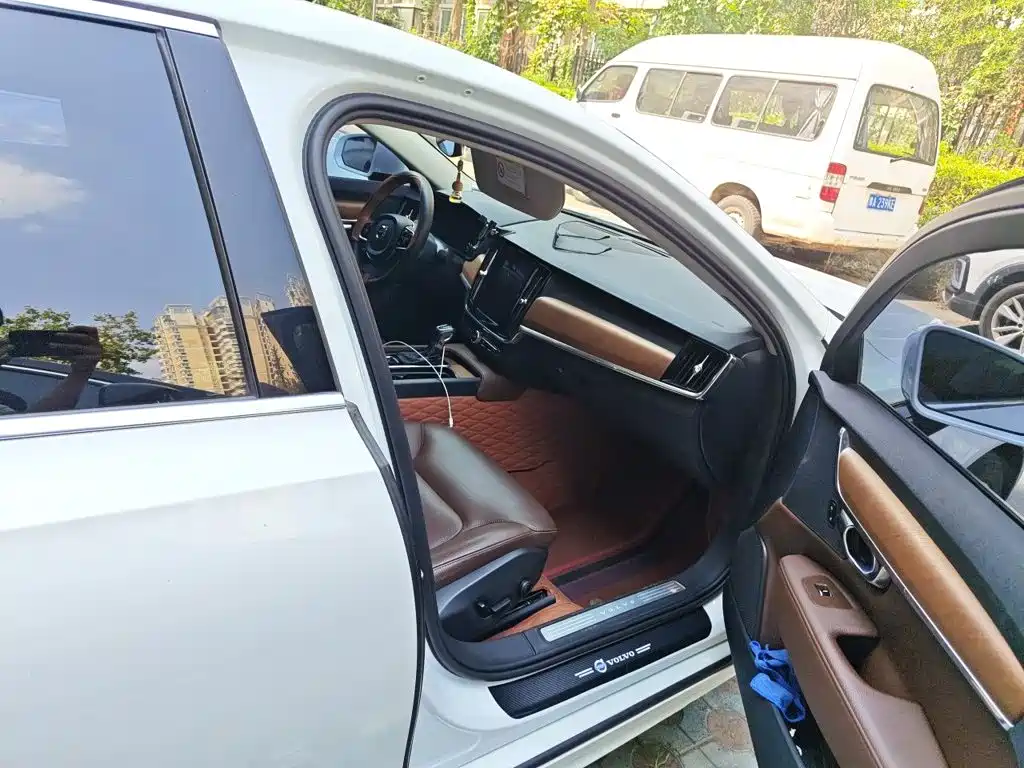 Photo 19 - Volvo S90