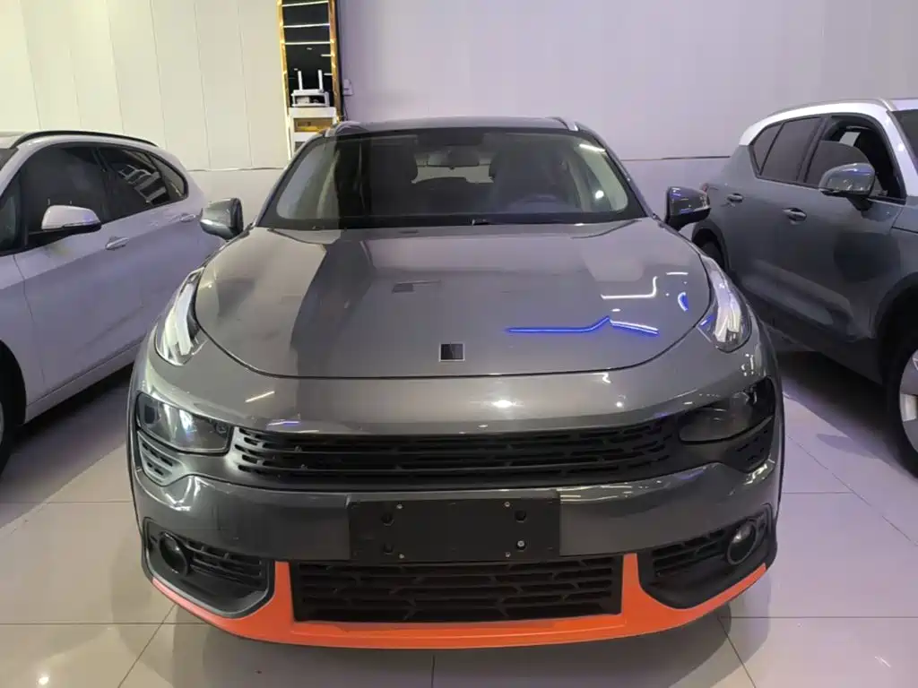 صورة 3 - Lynk & Co 02