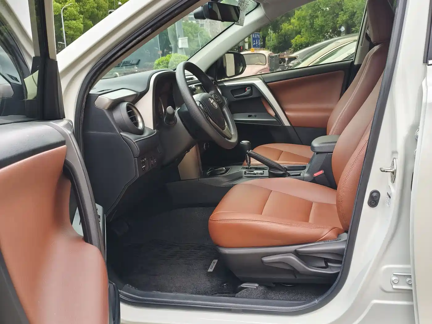 Toyota RAV4 Rongfang 2019 2.0L CVT 2WD Zhishang Edition China VI фото 5