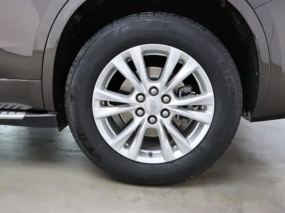 Фото 28 - Cadillac XT6