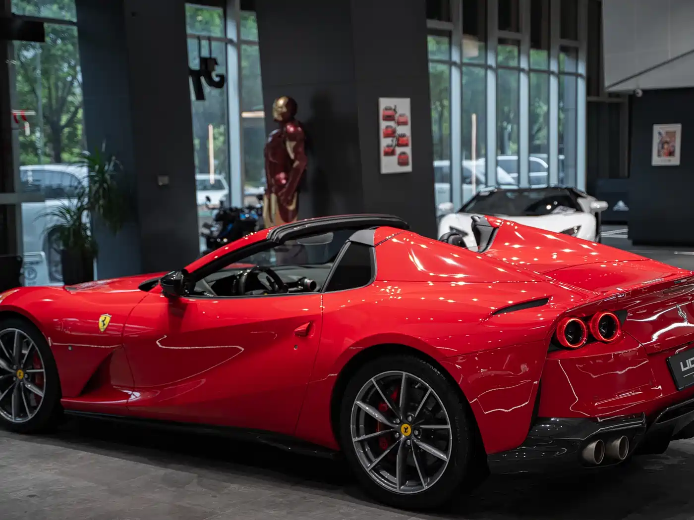 FERRARI 812