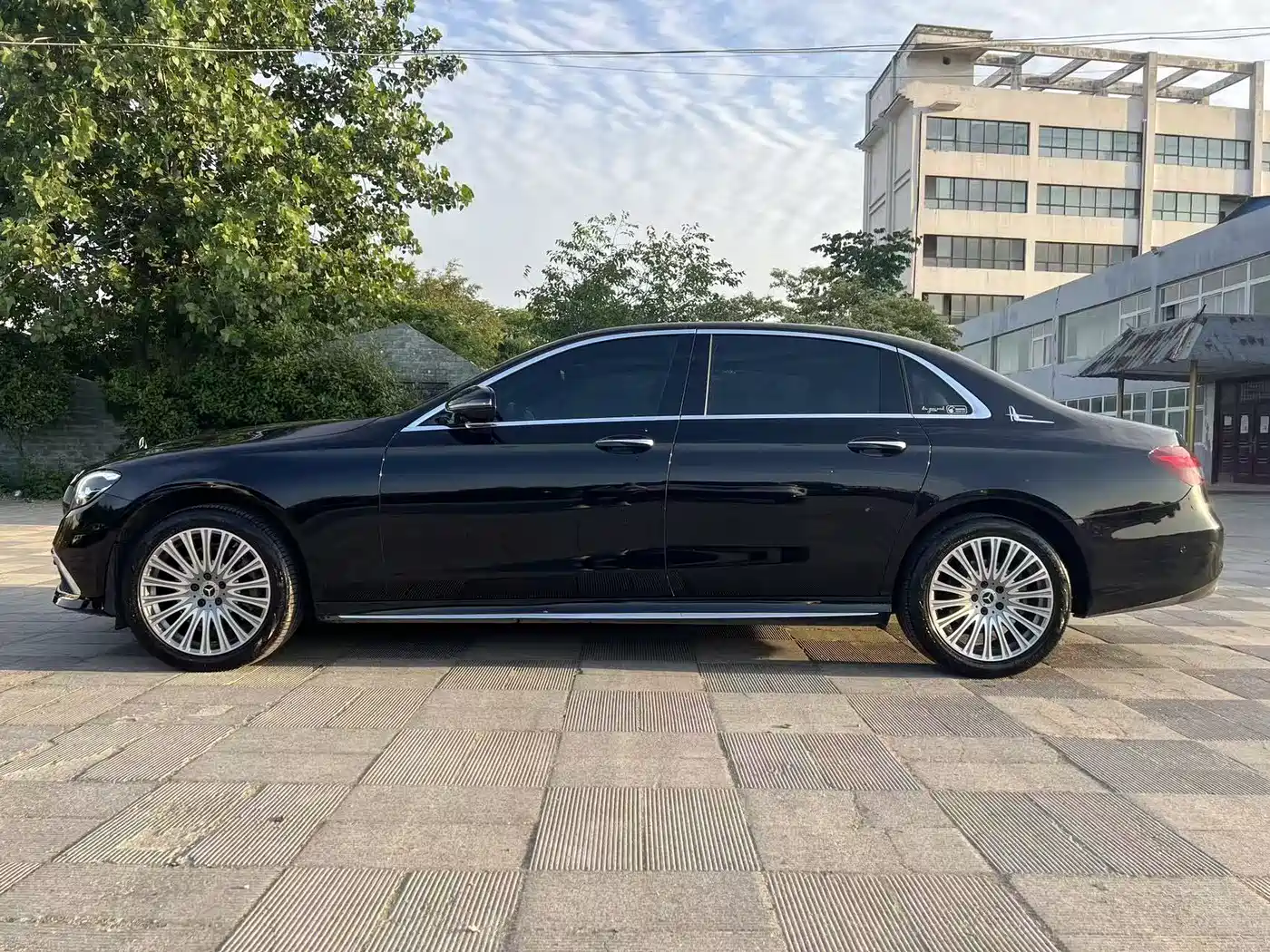 Mercedes-Benz E-Class 2022 E 300 L Fashion фото 7