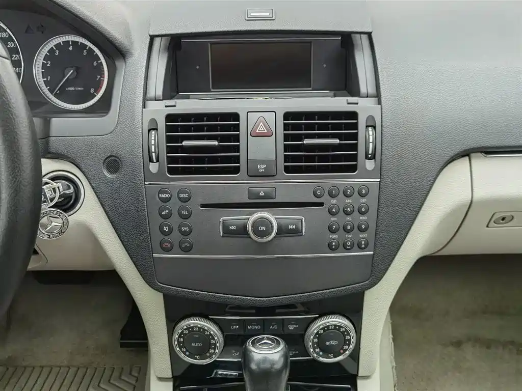 Mercedes-Benz C-Class 2010 C 180K Classic фото 12