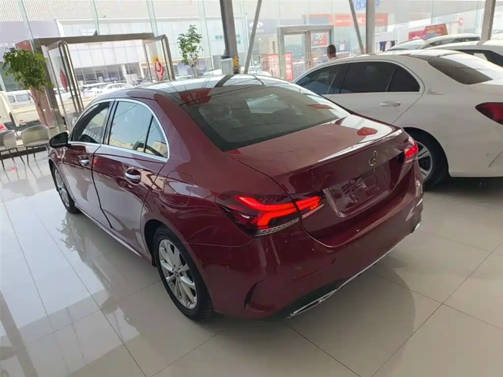 Mercedes-Benz A-Class 2021 A 200 L Sport Sedan Fashion Edition фото 5