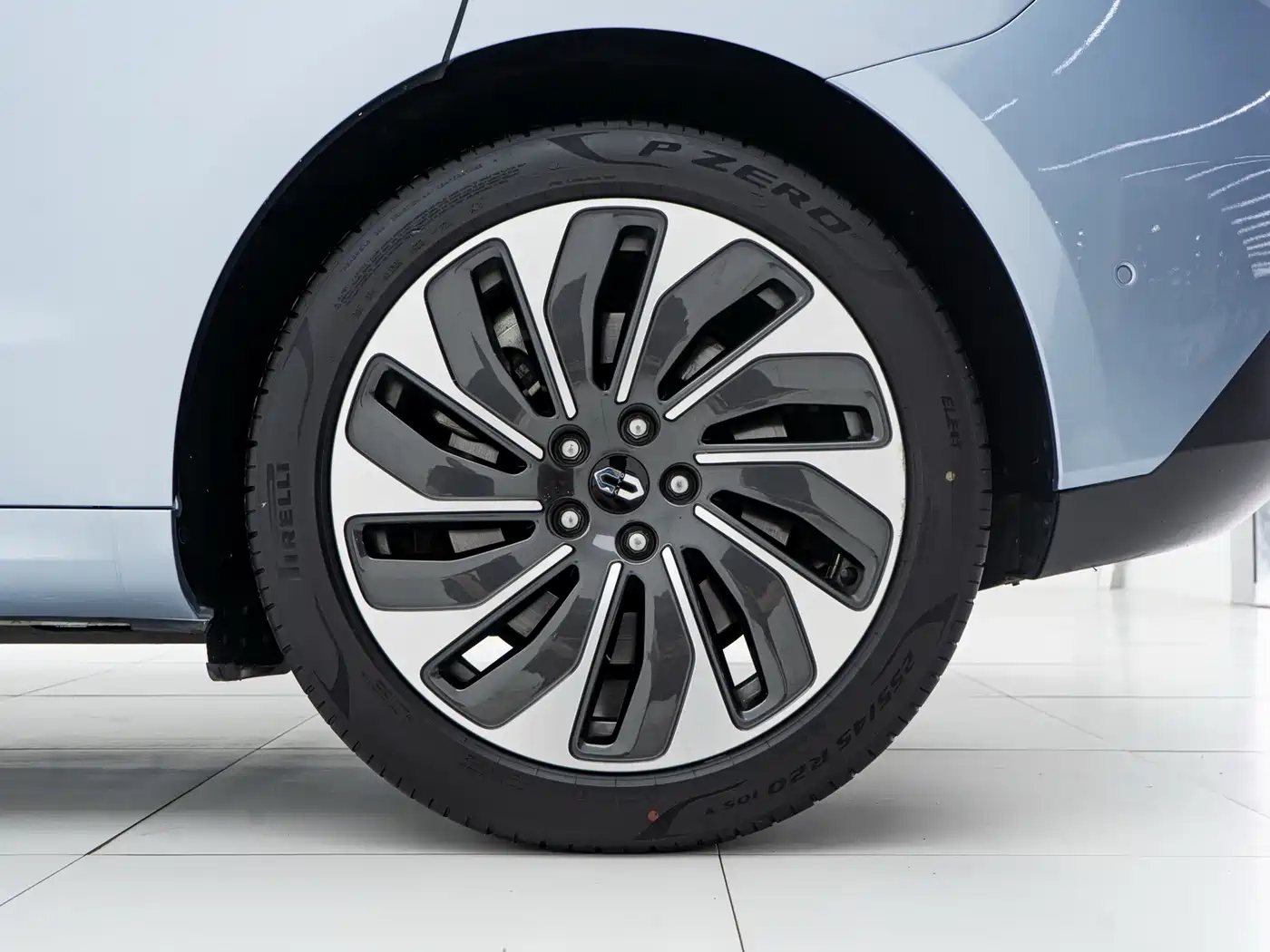 AITO Wenjie AITO M5 2023 Extended Range AWD Smart Drive Edition фото 18