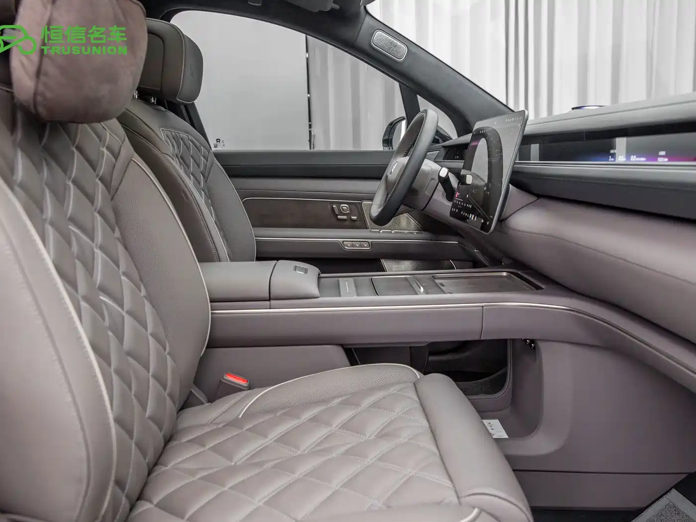 NIO ES8 2026 2025 Model 6-Seat Executive Luxury Edition