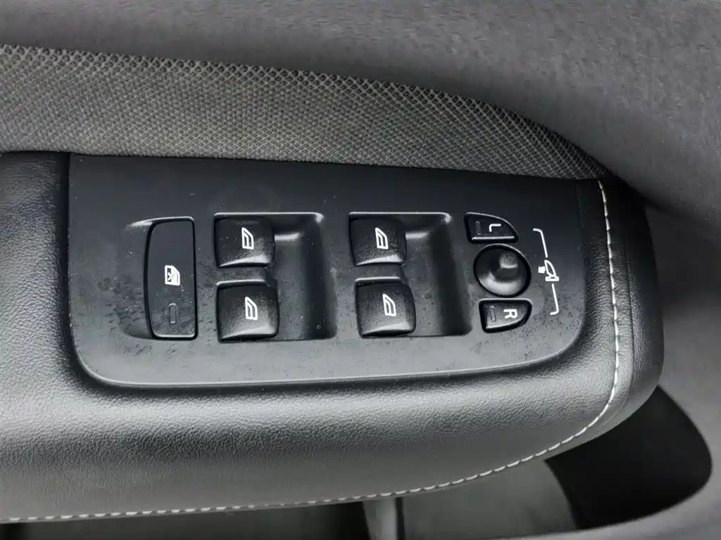 VOLVO XC60 PLUG IN HYBRID