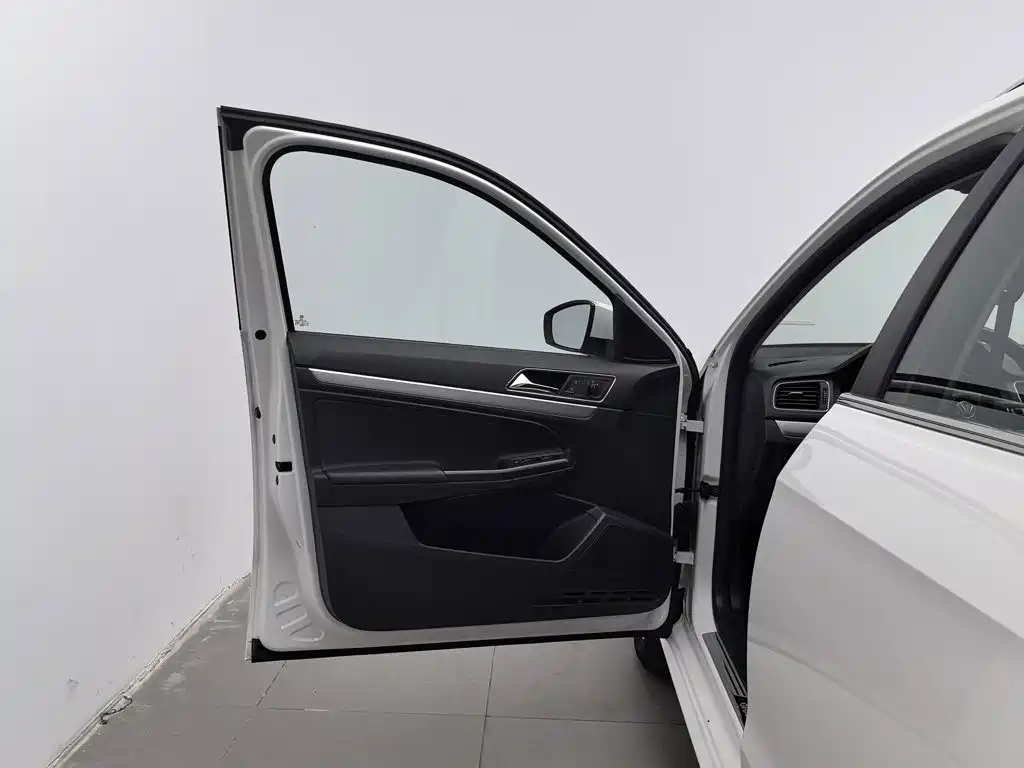 Photo 8 - Volkswagen Lavida Tour