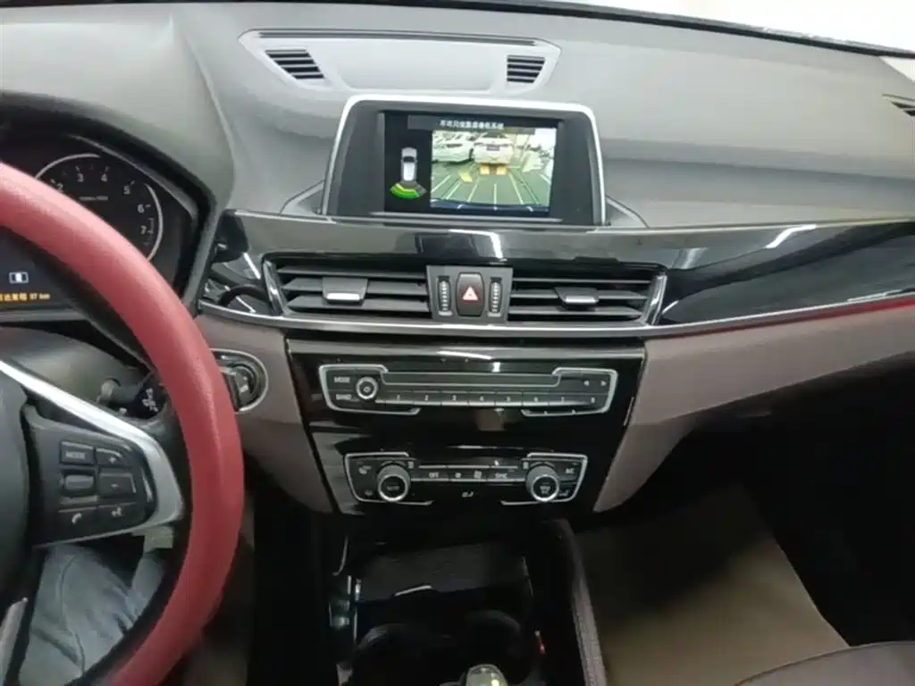 BMW X1 2018 sDrive18Li Premium Model фото 13