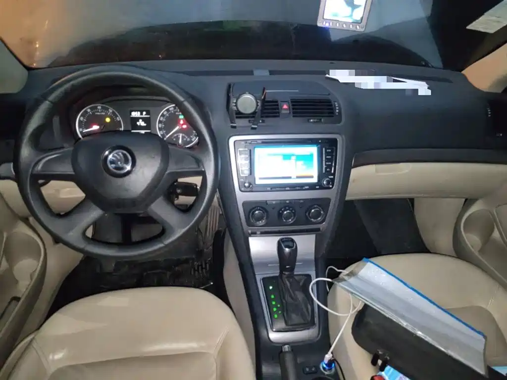 Škoda Octavia 2015 Classic 1.6L Automatic Elite Edition фото 13