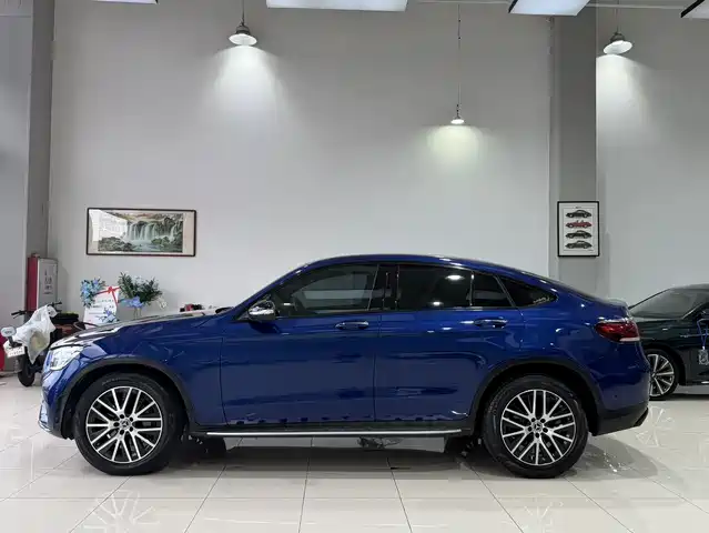 Mercedes-Benz GLC Coupe 2020 GLC 300 4MATIC Coupe SUV — фото 3