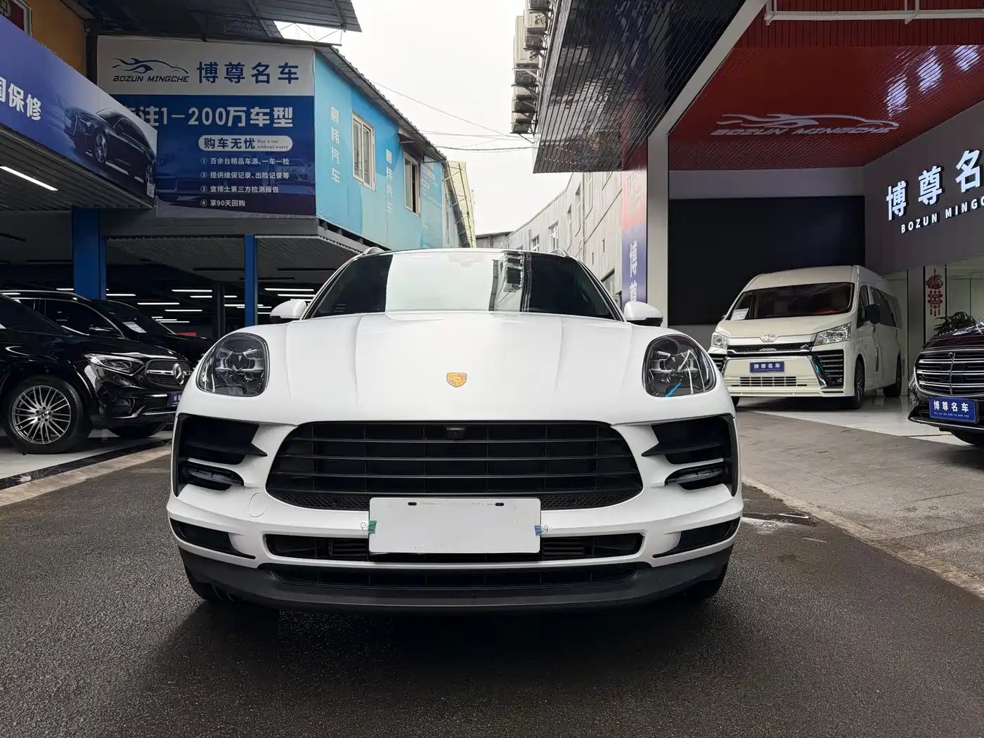 PORSCHE MACAN