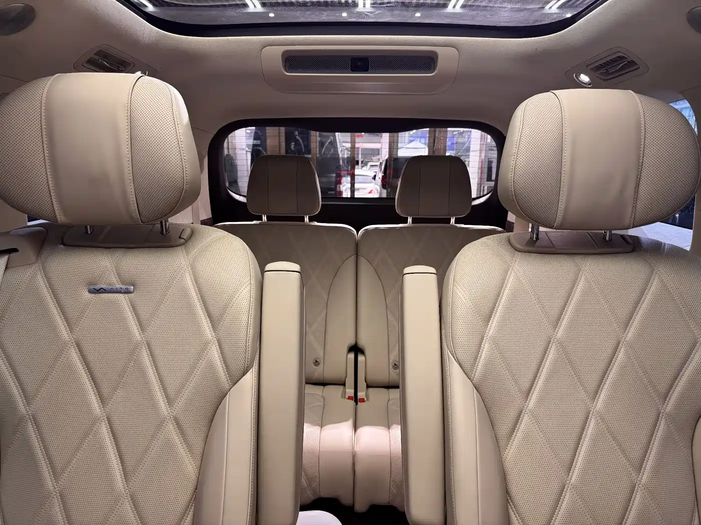 AITO Wenjie AITO M9 2025 Extended Range Max 52kWh 6-Seater фото 13