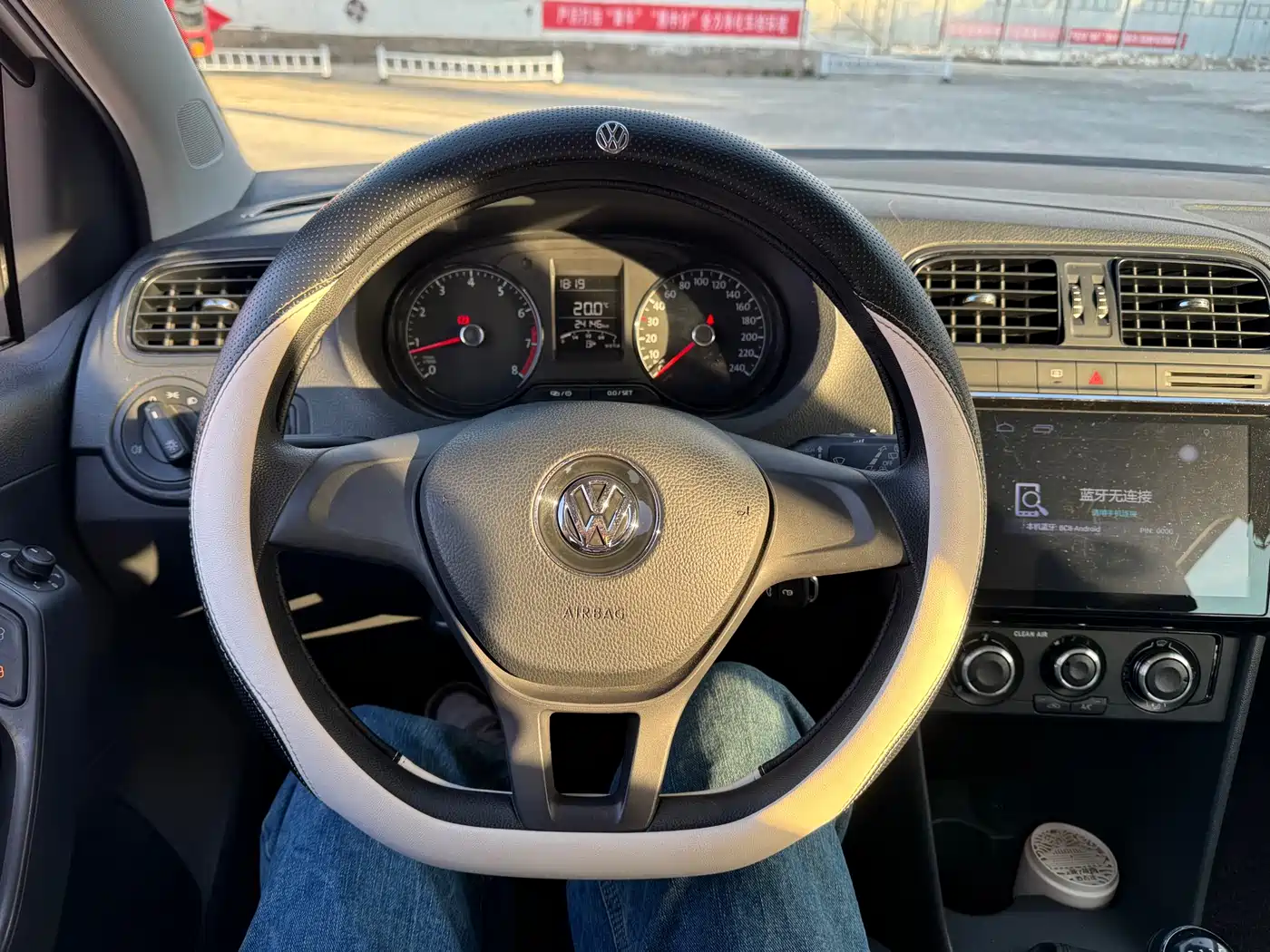 Volkswagen Polo 2016 1.4L Manual Trend фото 12