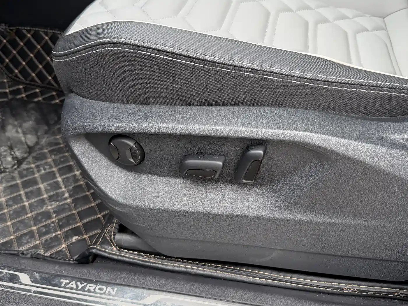 Volkswagen Tayron 2023 280TSI 2WD Luxury Plus Advanced Edition фото 22
