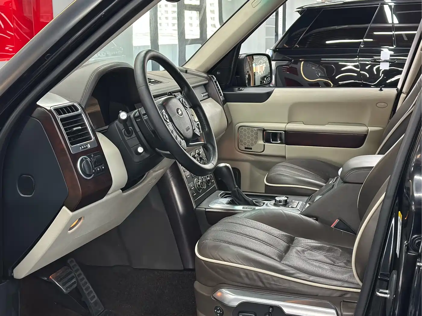 Land Rover Range Rover 2011 5.0 SC V8 фото 4