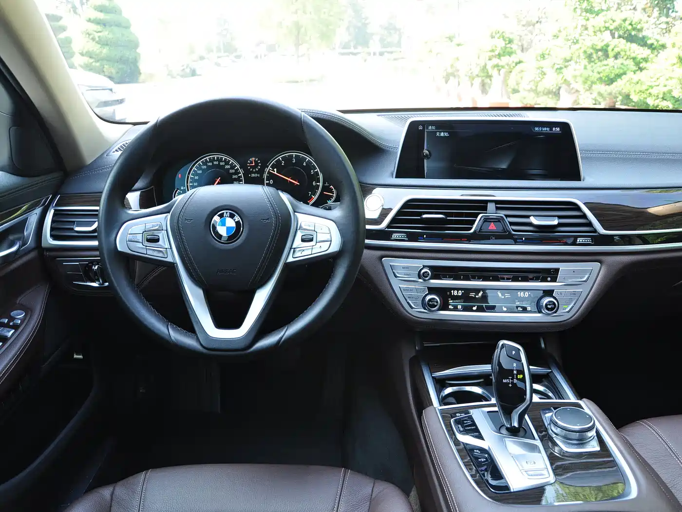 BMW 7 Series 2016 730Li Leading фото 7