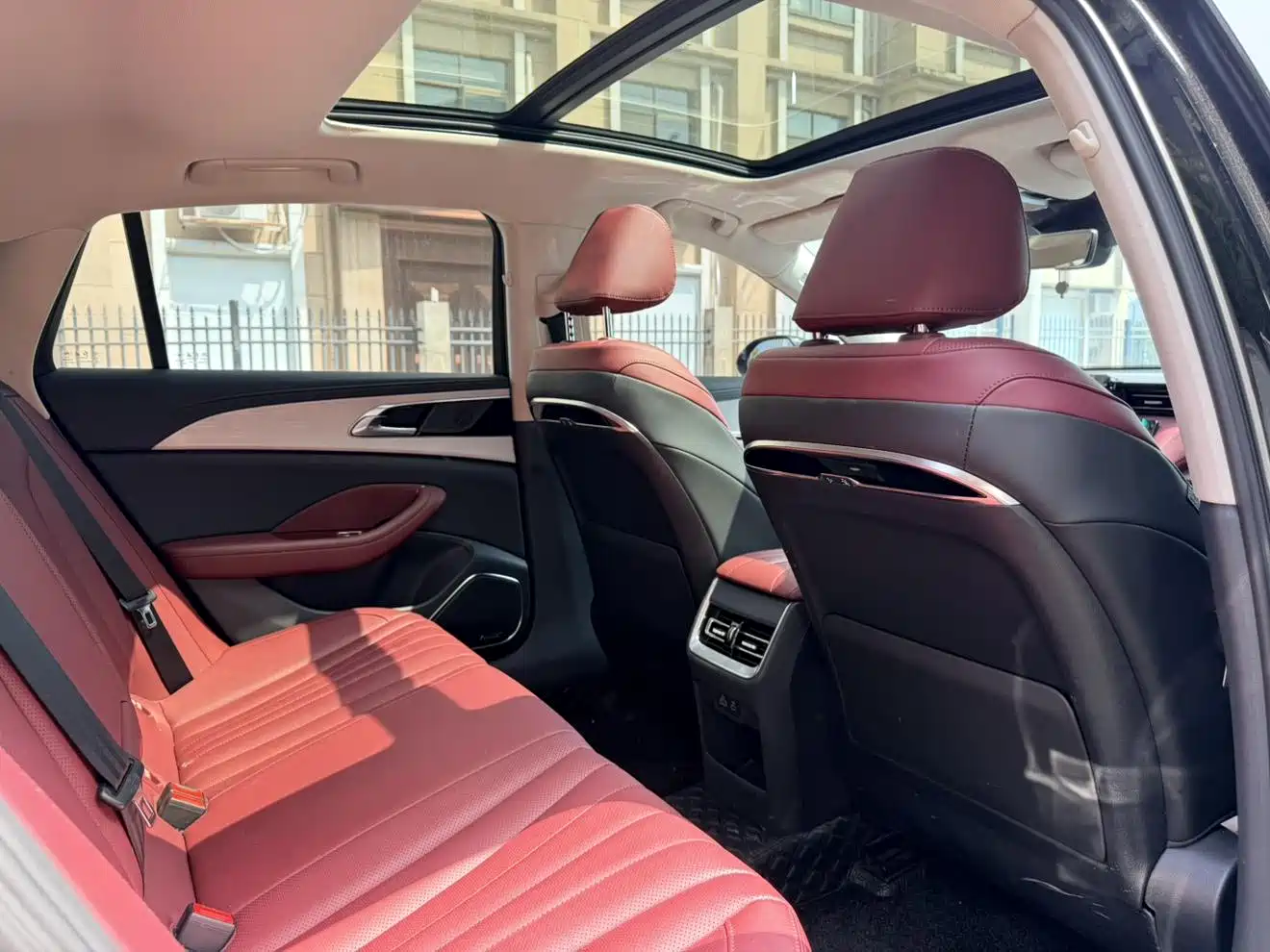 Hongqi H5 2025 2.0T Automatic Mystic Shadow 2 Million Edition фото 13