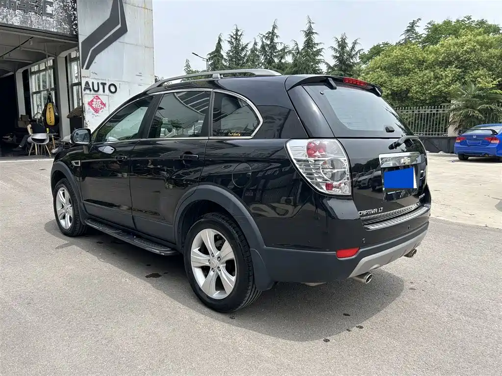 Chevrolet Captiva (Import) 2011 Model 2.4 AT 7-Seater Luxury Navigation Edition фото 4