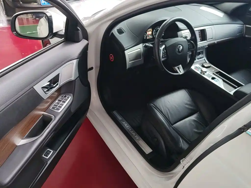 Jaguar XF 2016 2015 XF 2.0T Sportbrake Elegance Edition
