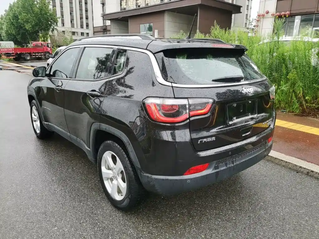 Photo 5 - Jeep Compass