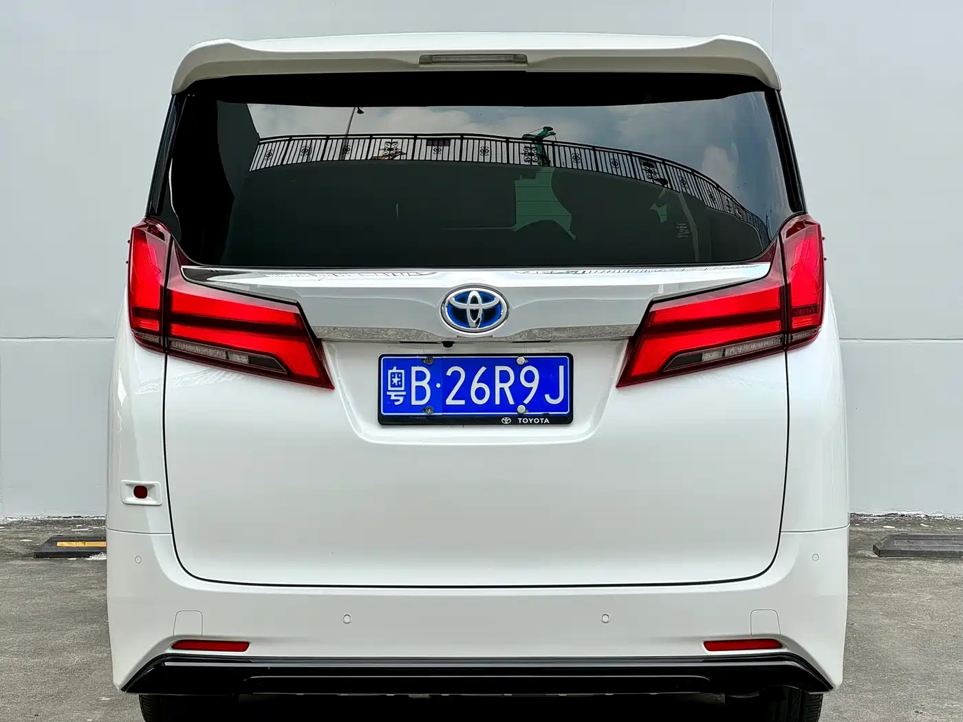 Toyota Alphard 2019 Hybrid 2.5L Premium Edition фото 16