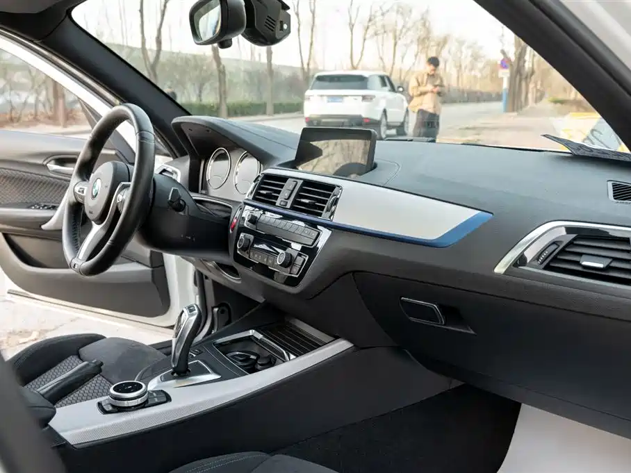 BMW 1 Series (Import) 2018 120i M Sport Package фото 23