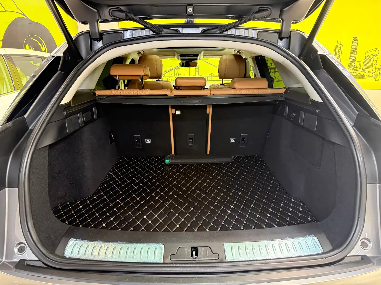 Фото 10 - Land Rover Range Rover Velar