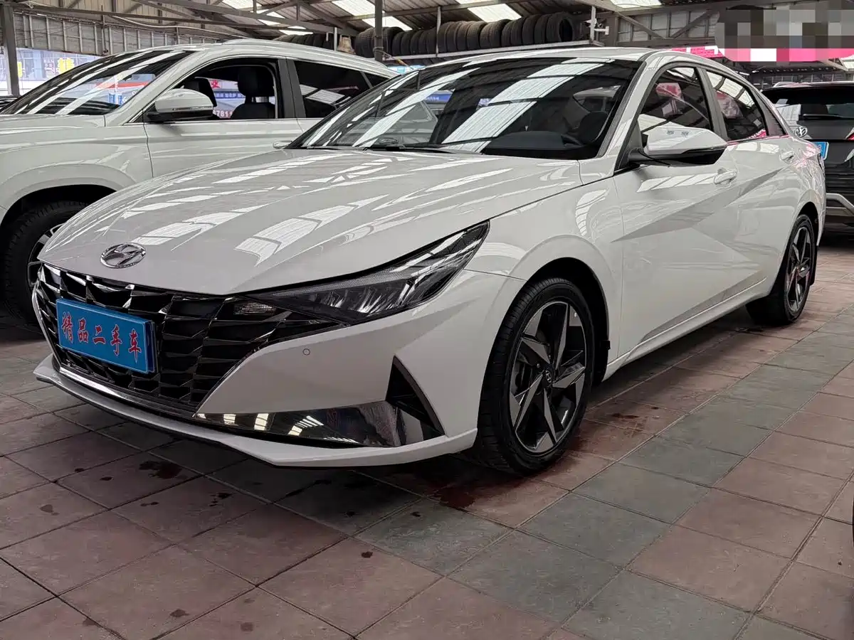 Hyundai Elantra 2022 1.5L CVT LUX Premium Edition