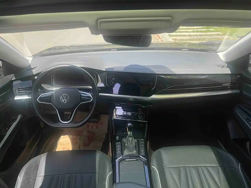 Volkswagen Passat 2022 330TSI Starlight Luxury Edition фото 17
