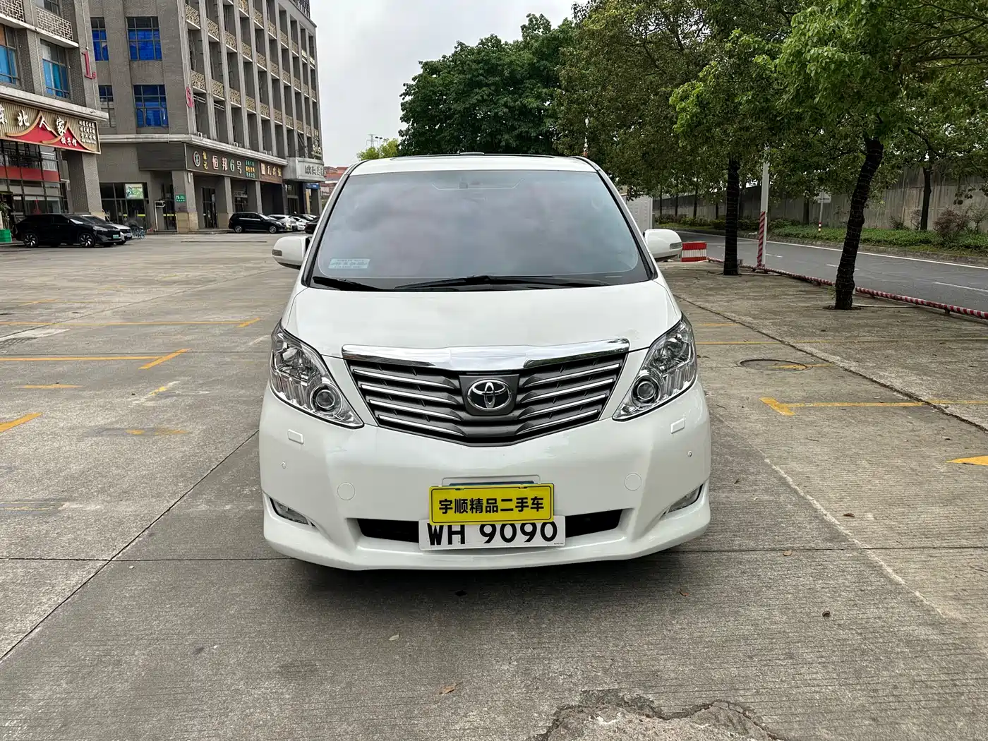 Toyota Alphard 2011 3.5L Luxury Edition фото 2