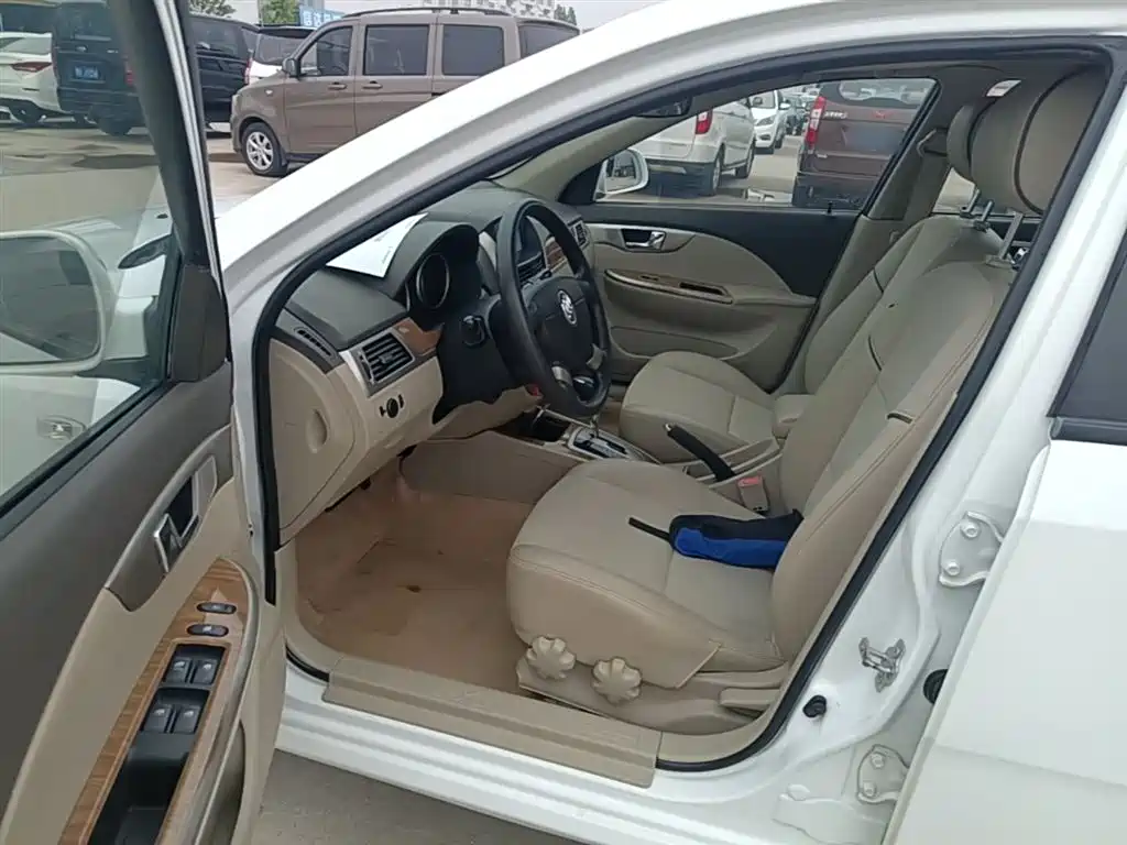 Buick Excelle 2015 1.5L Automatic Classic фото 12