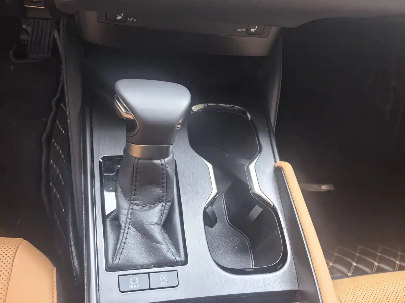 Lexus ES 2023 200 Excellence Edition фото 13