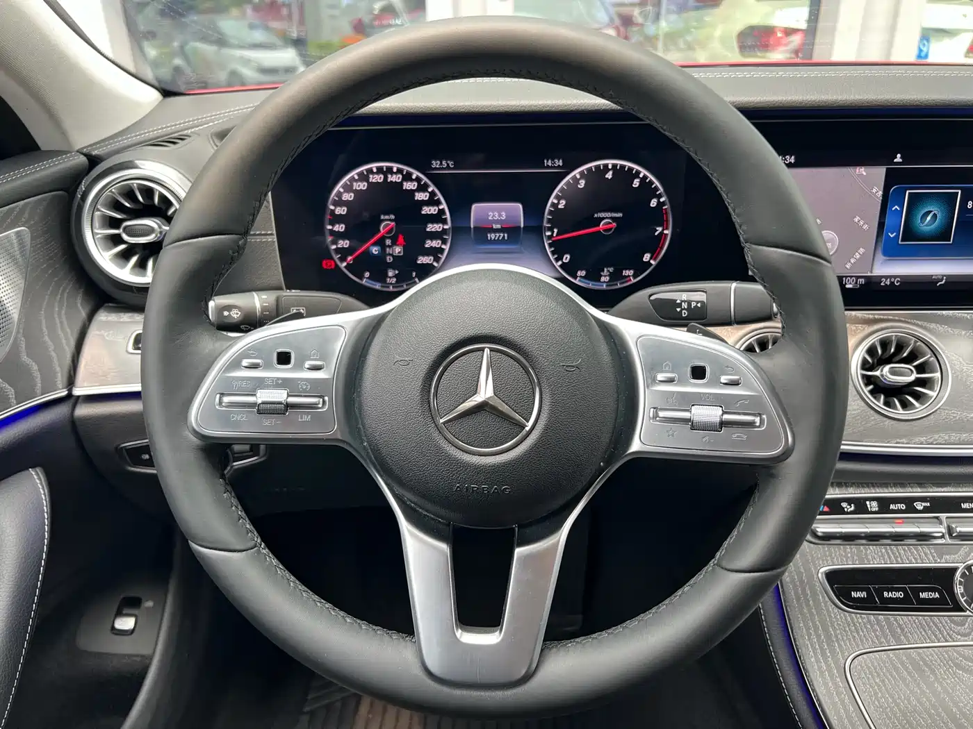 Mercedes-Benz CLS 2018 CLS 300 Luxury фото 26