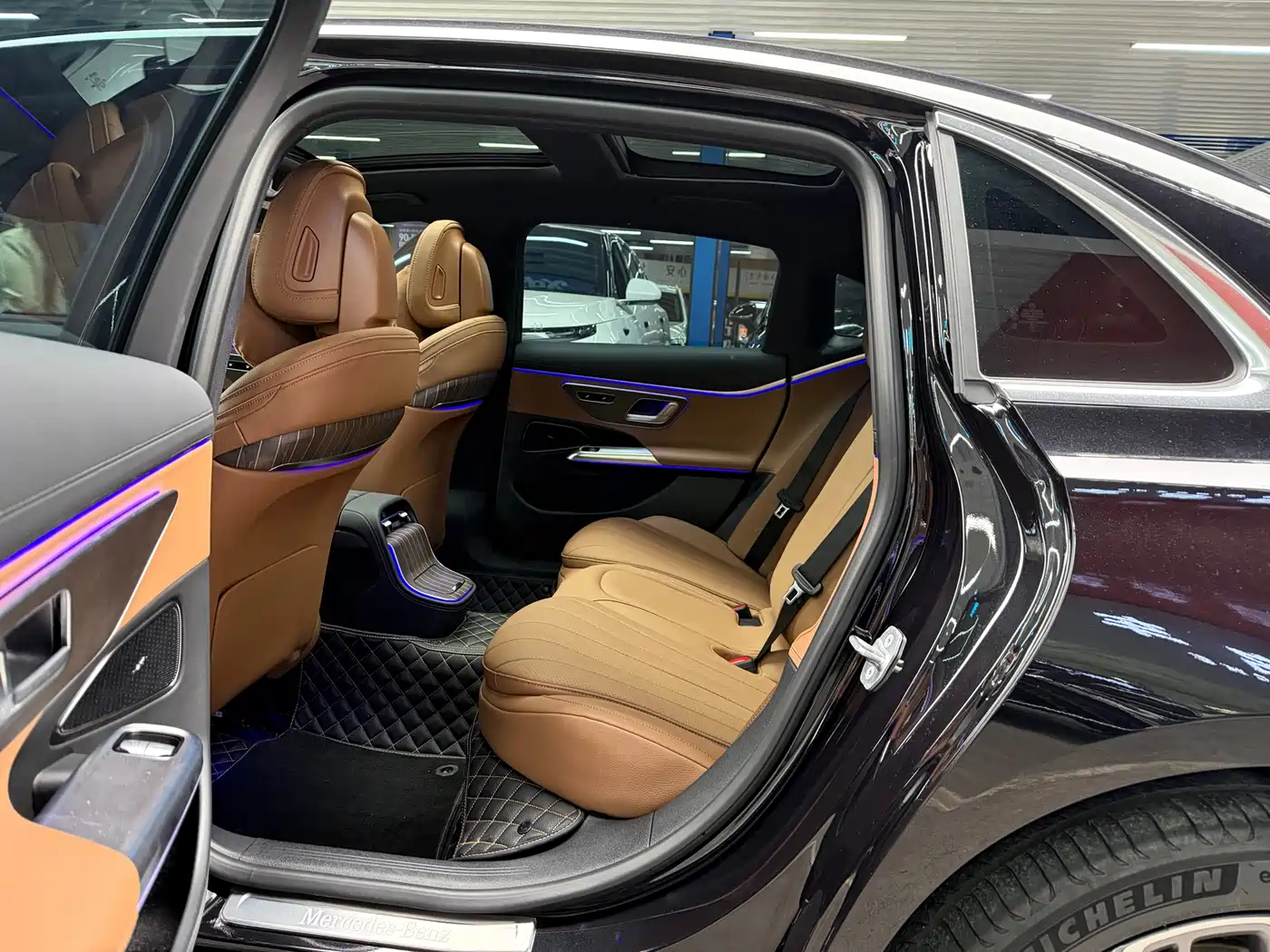 Mercedes-Benz E-Class 2024 E 300 L Fashion фото 8