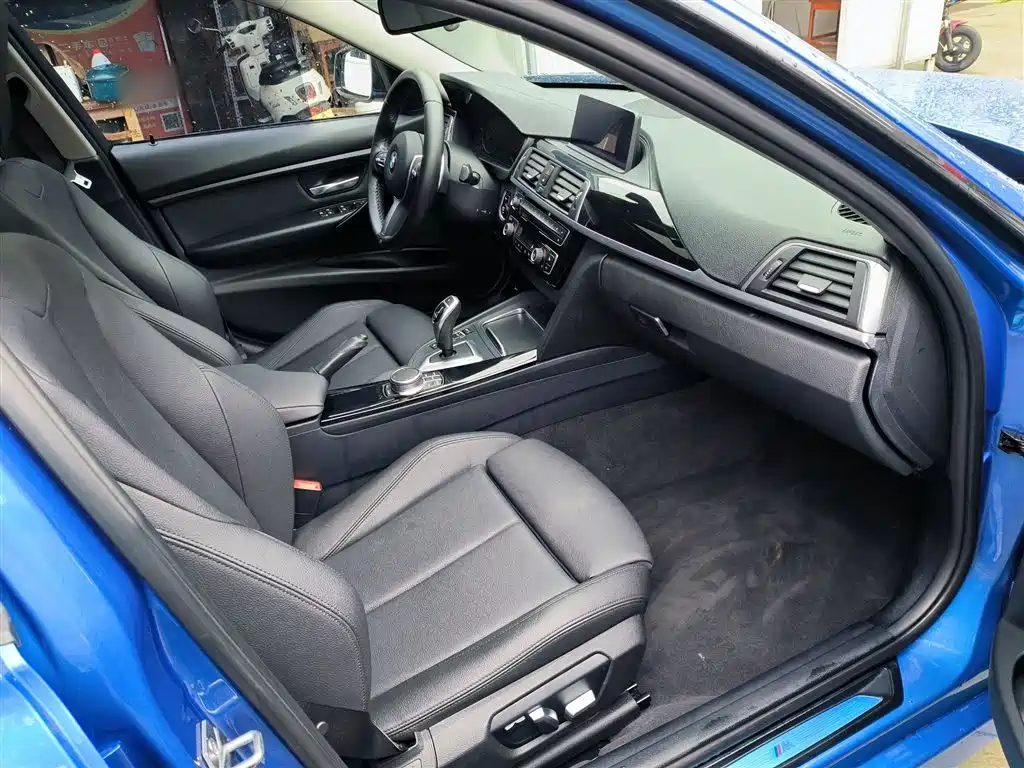 BMW 3 Series 2019 320Li M Sport Package фото 23