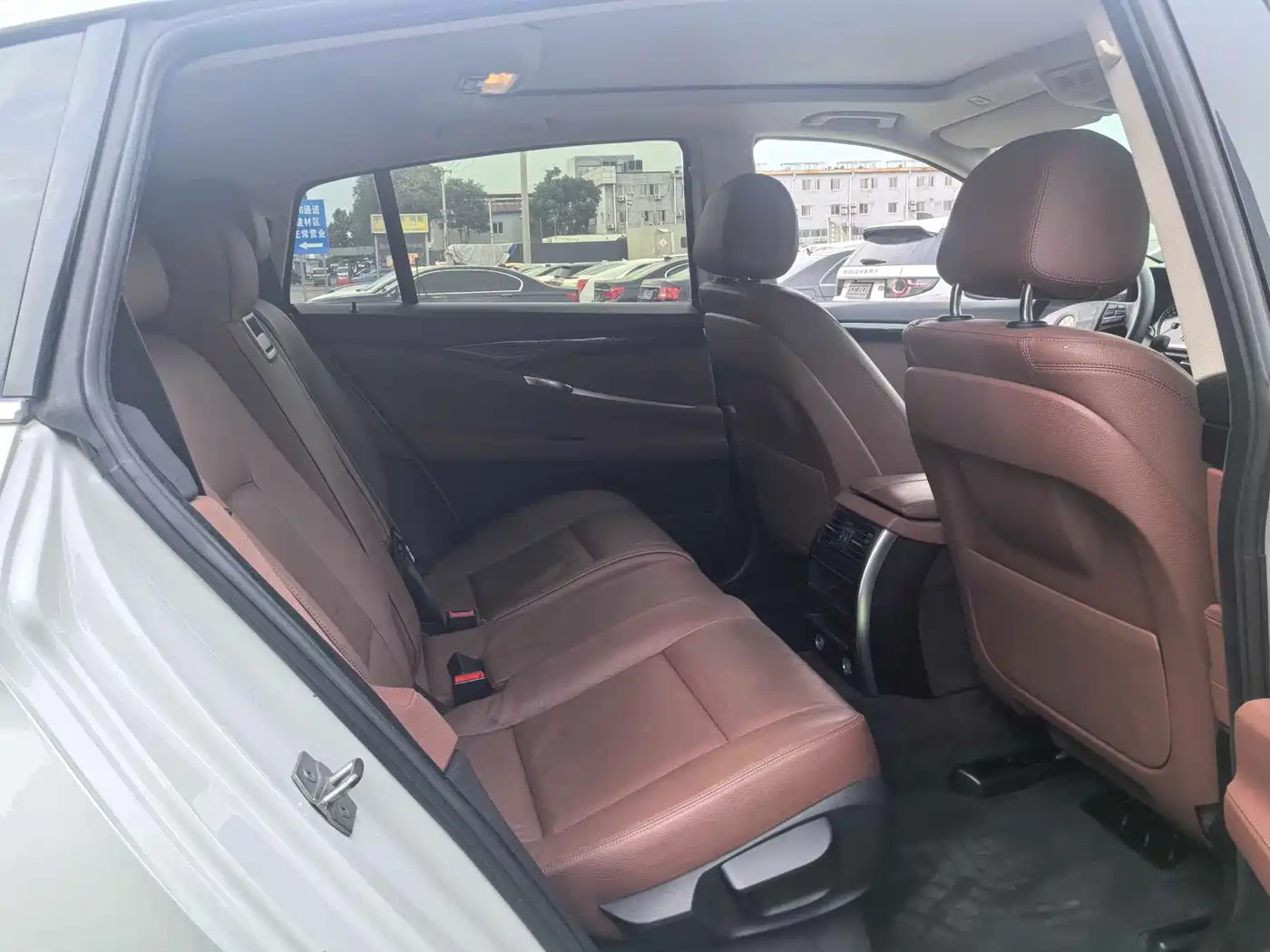 BMW 5 Series GT 2015 528i Leading фото 13