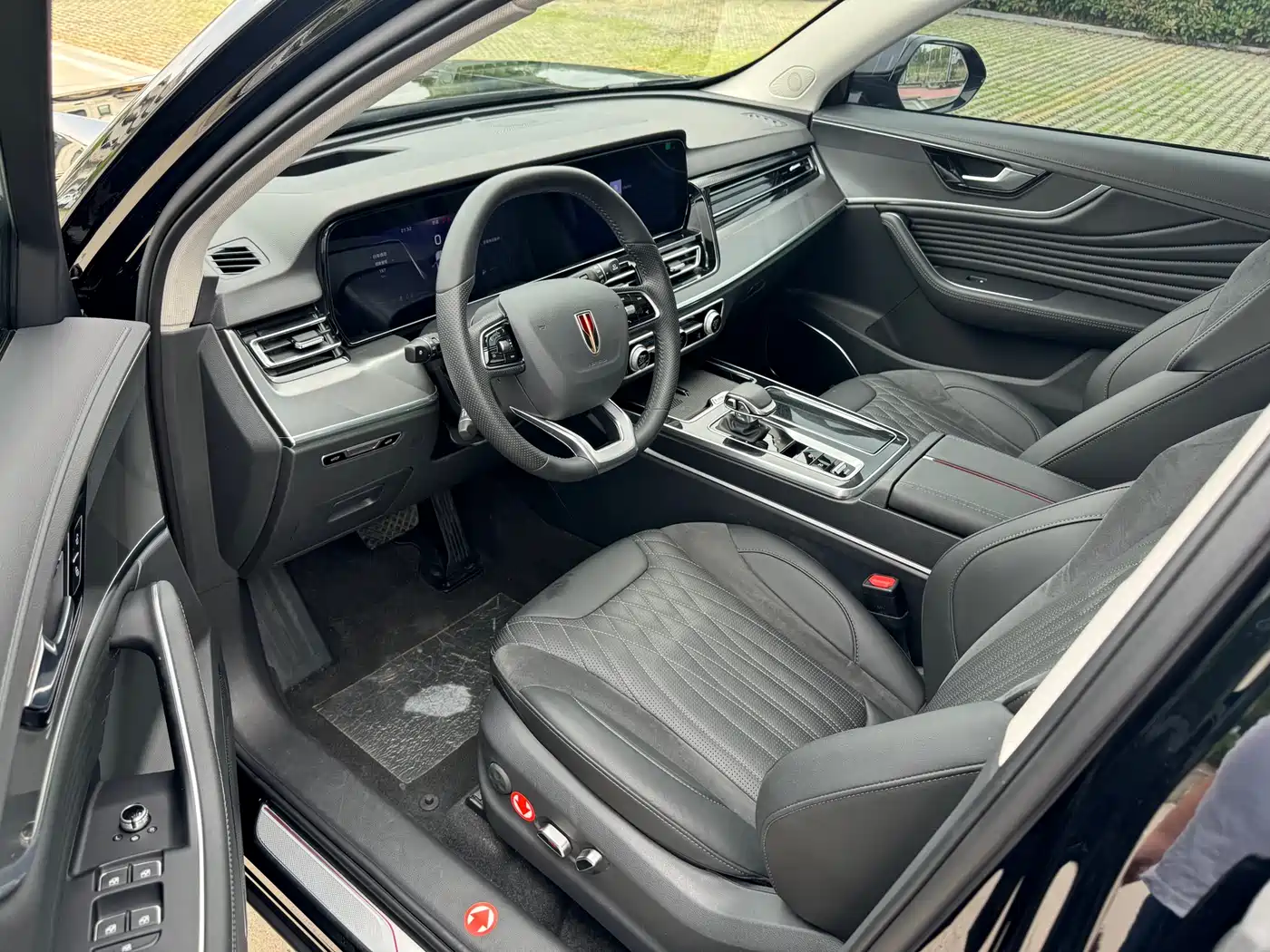 Hongqi HS5 2023 2.0T AWD Flag Enjoy Pro Edition фото 3
