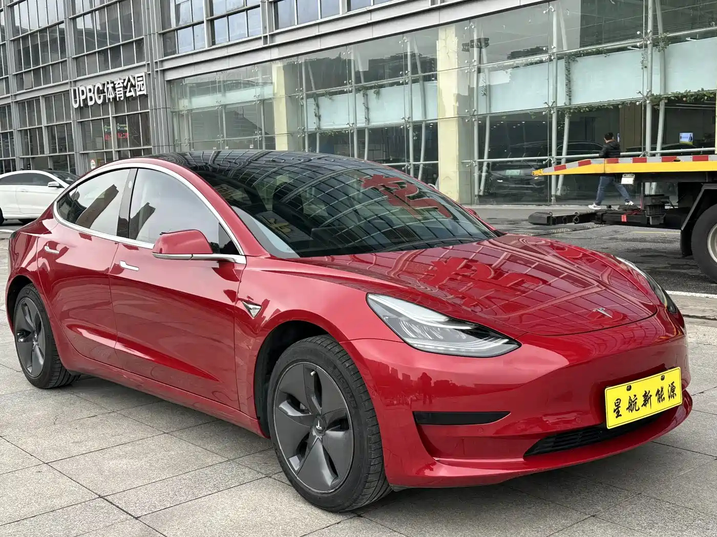 TESLA MODEL 3