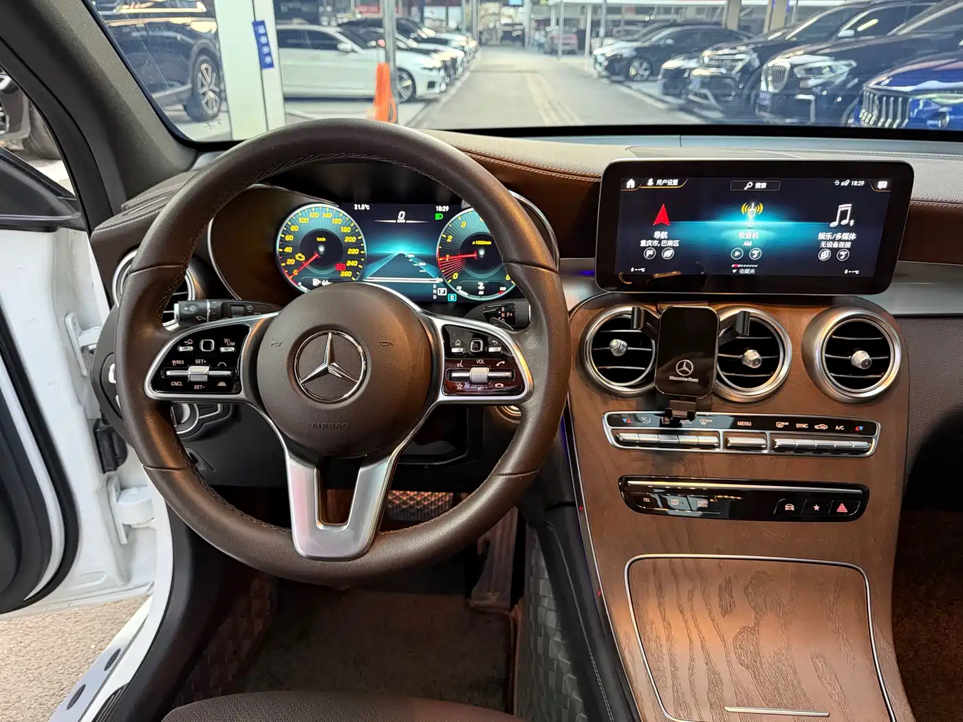 Mercedes-Benz GLC 2020 Facelift GLC 260 L 4MATIC Luxury фото 14