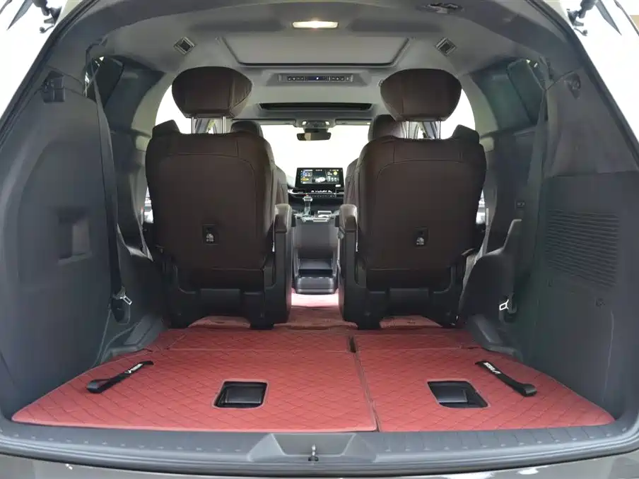 Toyota Granvia 2024 2.5L Hybrid Premium PLUS 4WD Edition фото 12