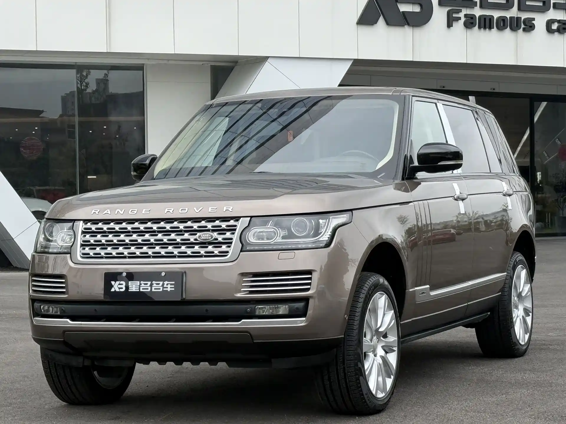 Photo 13 - Land Rover Range Rover