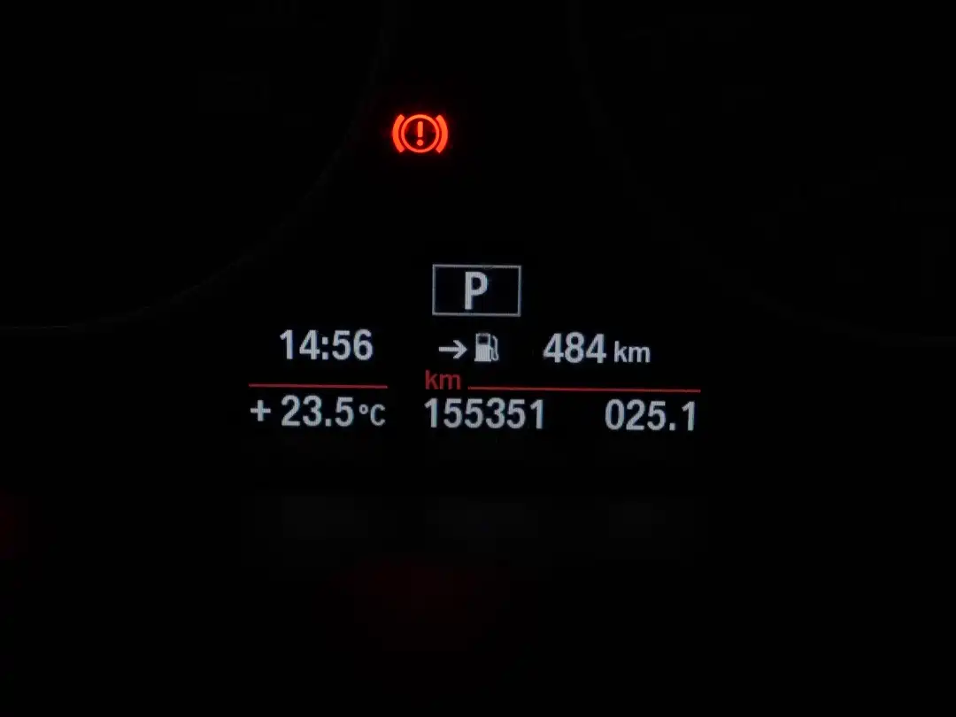 BMW 3 Series GT 2013 Model 320i Leading фото 7