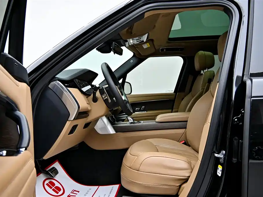 Land Rover Range Rover 2023 3.0 L6 360PS Golden Age Edition фото 11