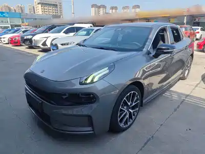 Lynk & Co 03
