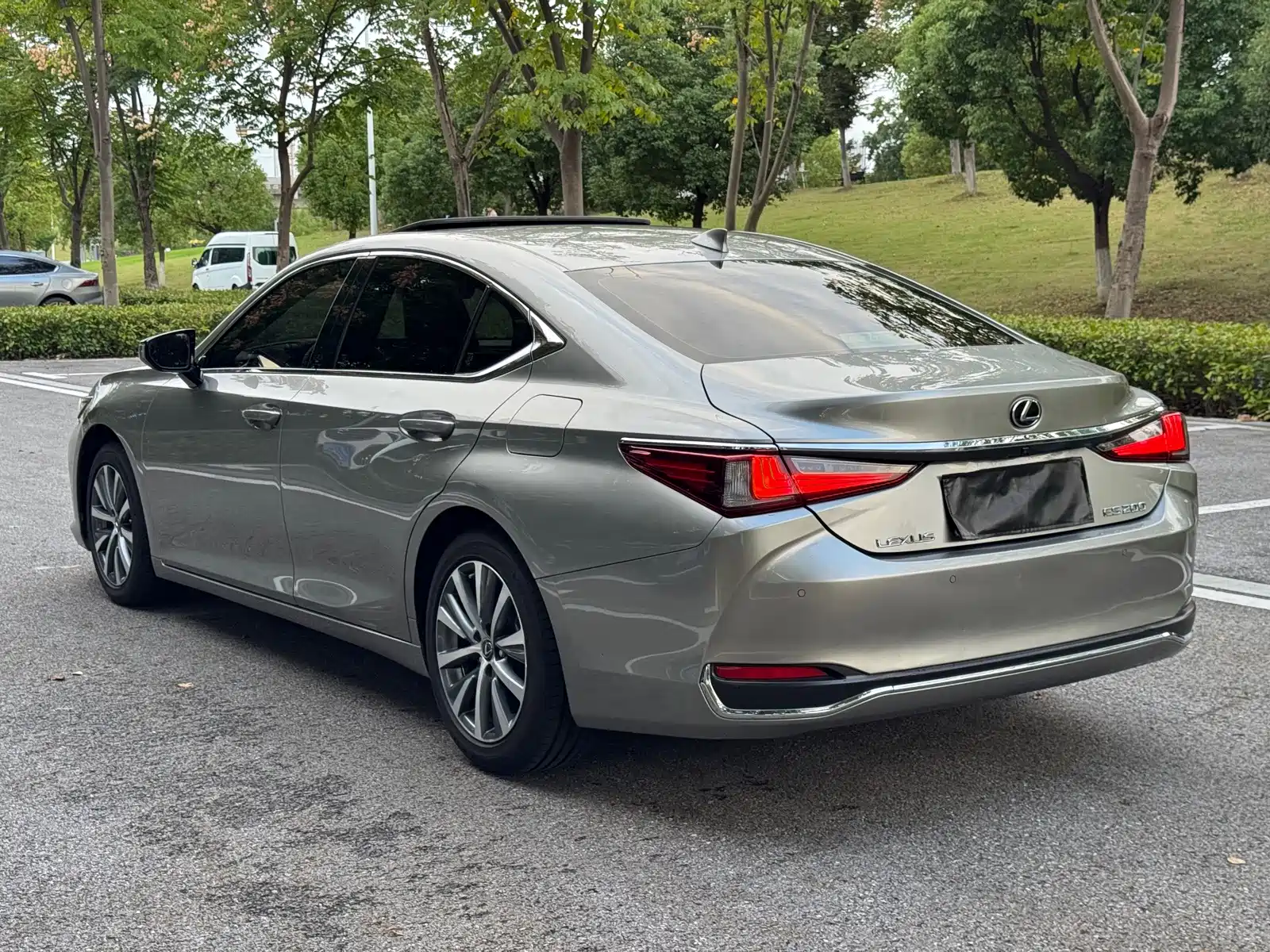 Photo 6 - Lexus ES