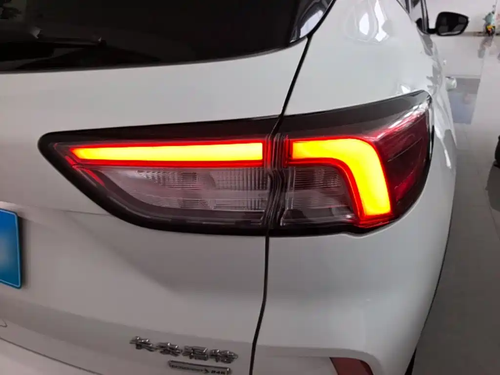 Ford Escape 2021 2020 EcoBoost 245 2WD Premium Edition