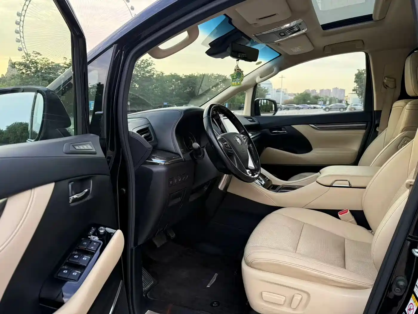 Toyota Alphard 2019 Hybrid 2.5L Premium Edition фото 8