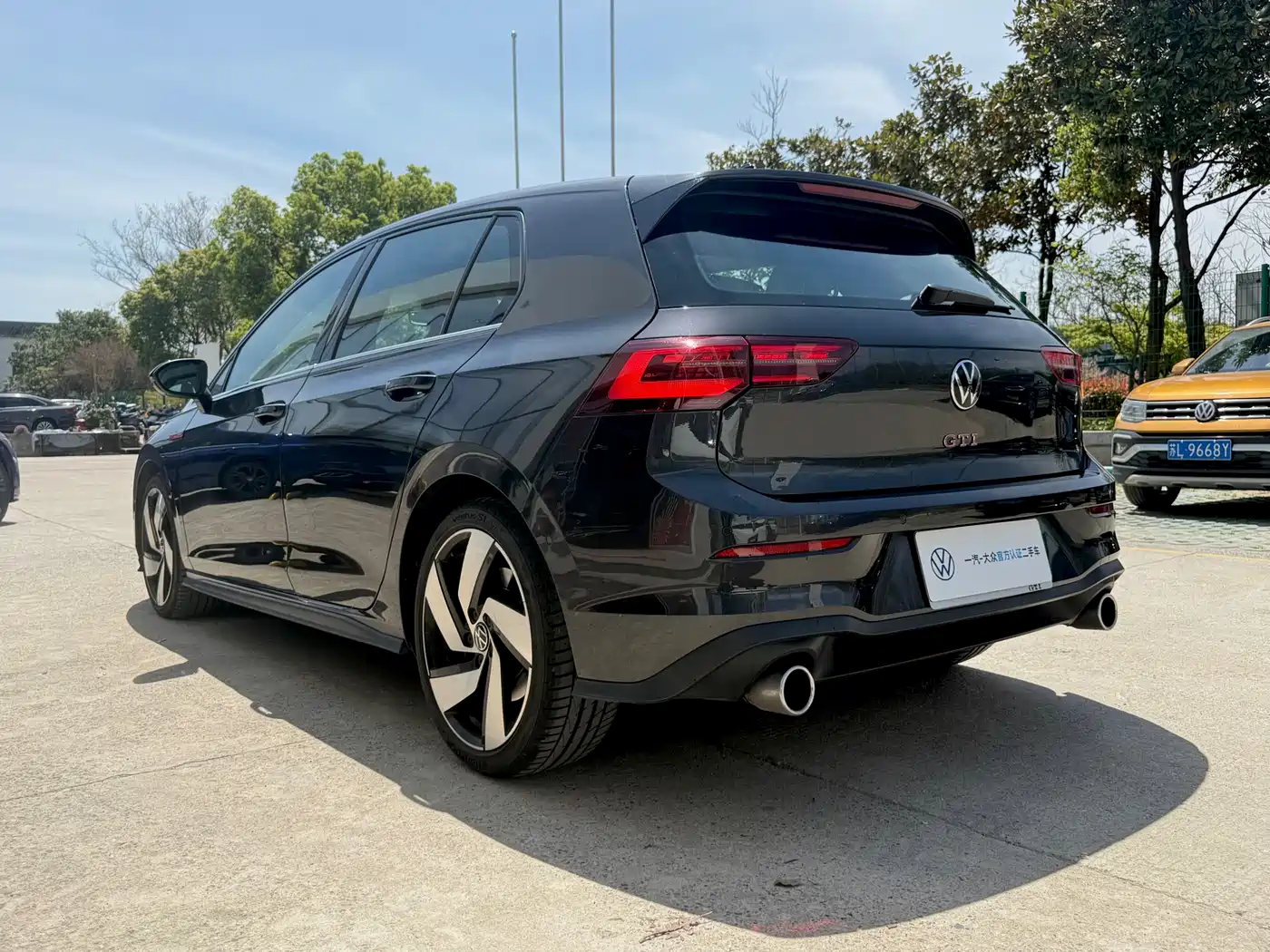 VOLKSWAGEN GOLF GTI